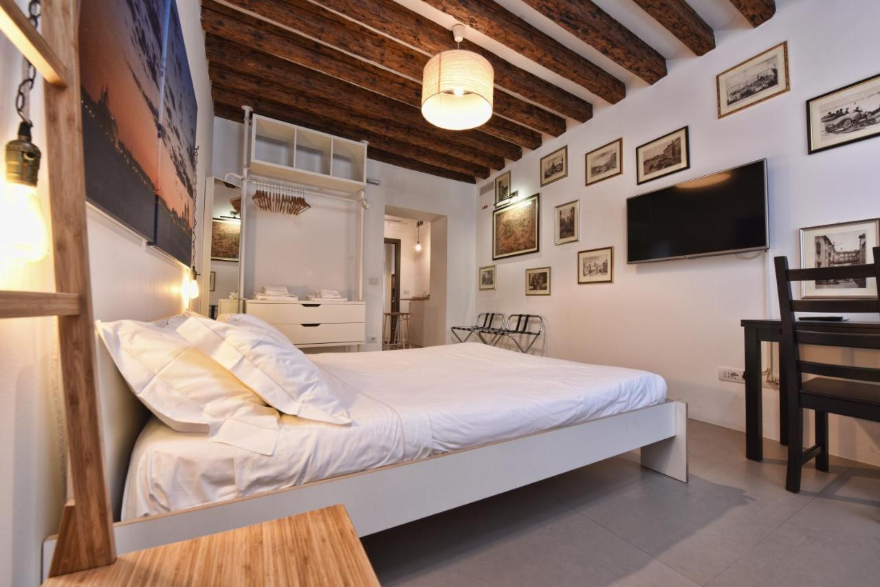 Lively Castello Comfort Room Private Bath & Privacy Veneza Exterior foto